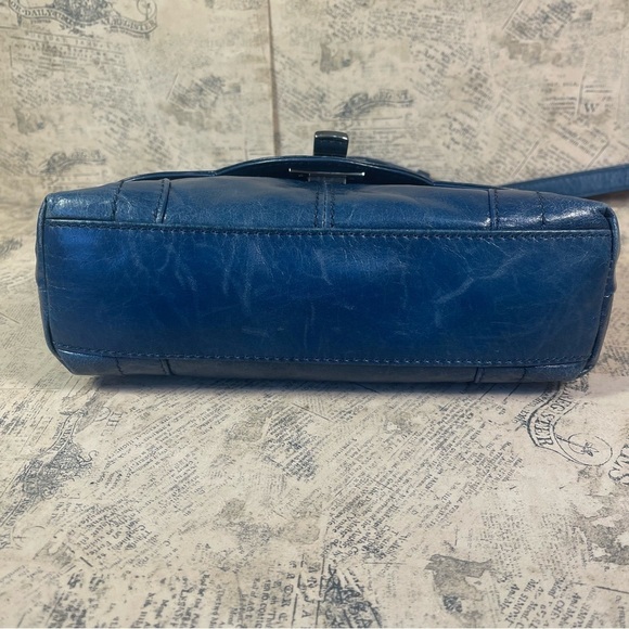 b. Makowski Karlie Glazed Leather Crossbody Adjust Strap Green - Picture 6 of 14